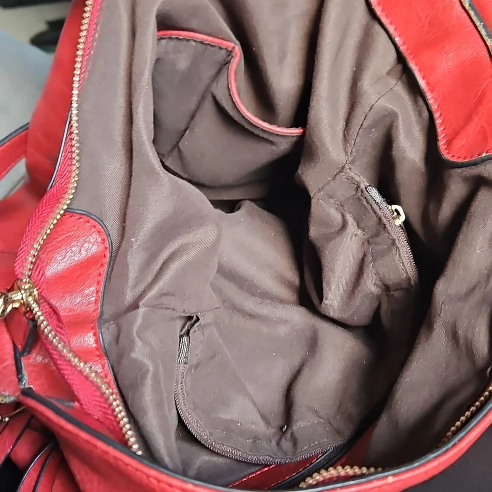 Red Faux Leather Golden Metal Accent Multi Pocket Zipper Purse Adustable Strap - Picture 7 of 11